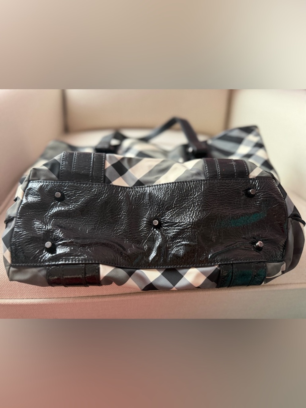 EUC - Burberry Beat Check Tote - Picture 5 of 9